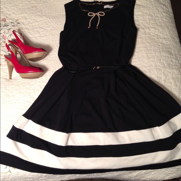 Beautiful black dress - Picture 2 of 3